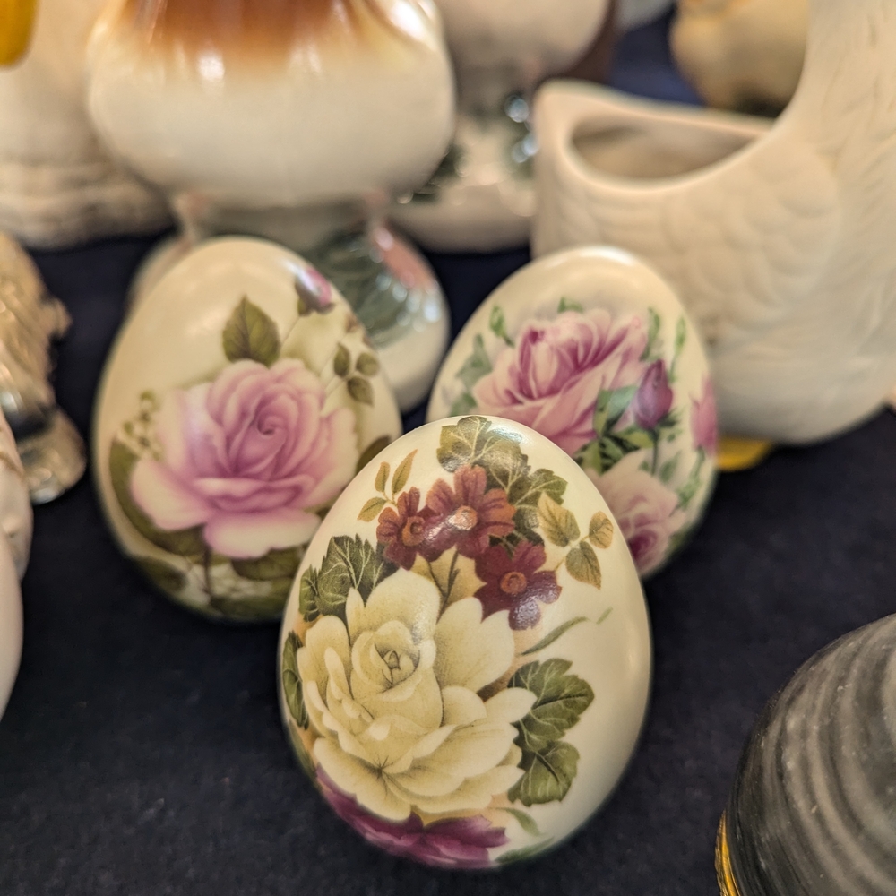 2 Floral Decorative Eggs